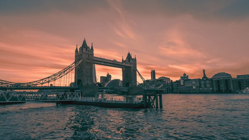 W jaki sposób wysłać paczkę do UK?